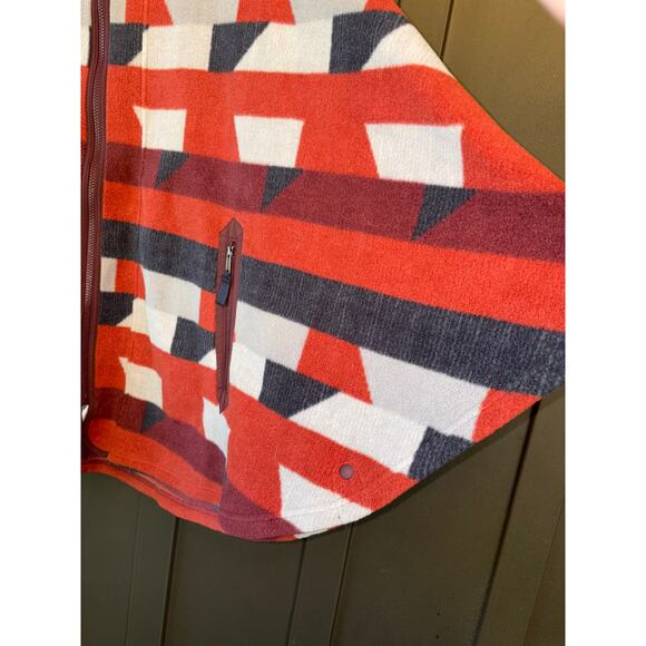 Patagonia Geometric Red and Gray Cape - Picture 7 of 10
